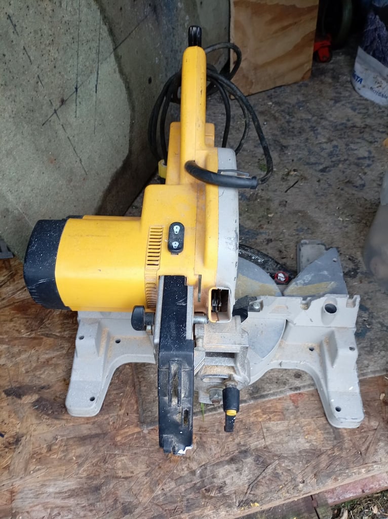Dewalt DW707-LX Saw 