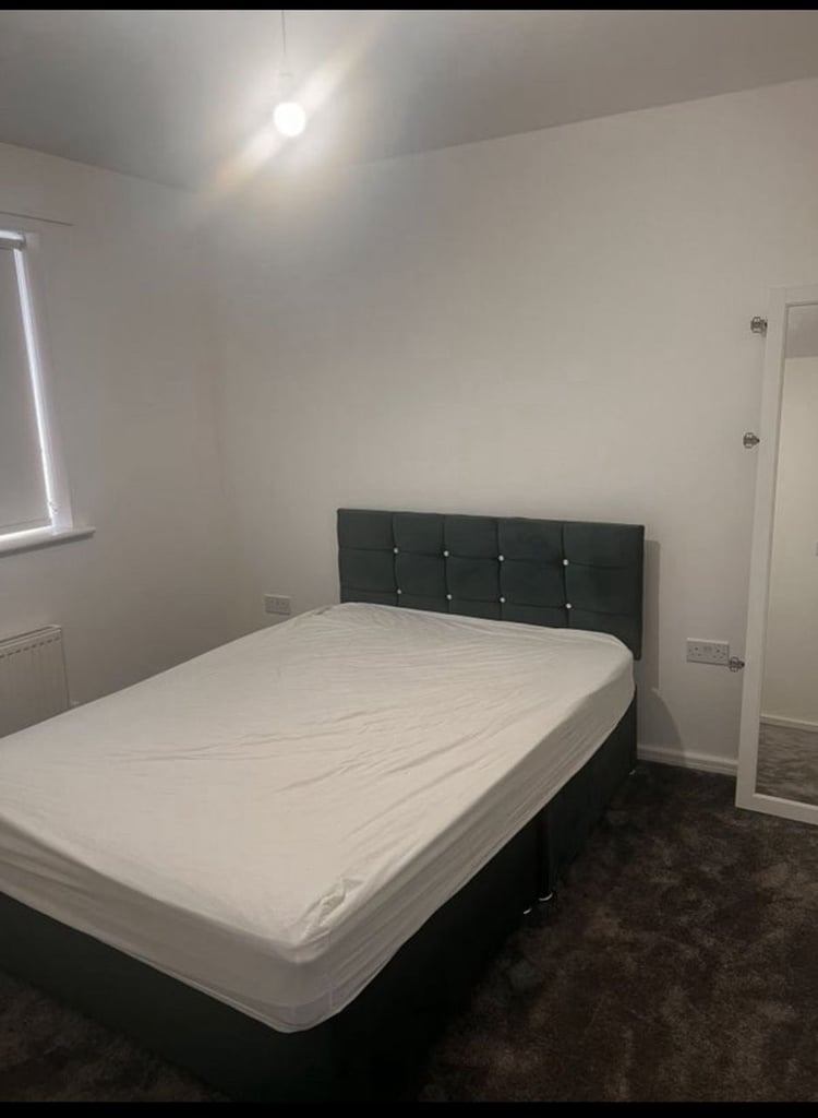 Double room available M28 area