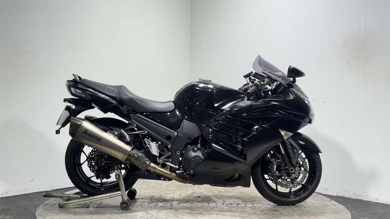 Kawasaki ZZR1400 ABS 2014 22K SERVICE HISTORY AKRAPOVIC EXHAUSTS 1 OWNER 1400CC