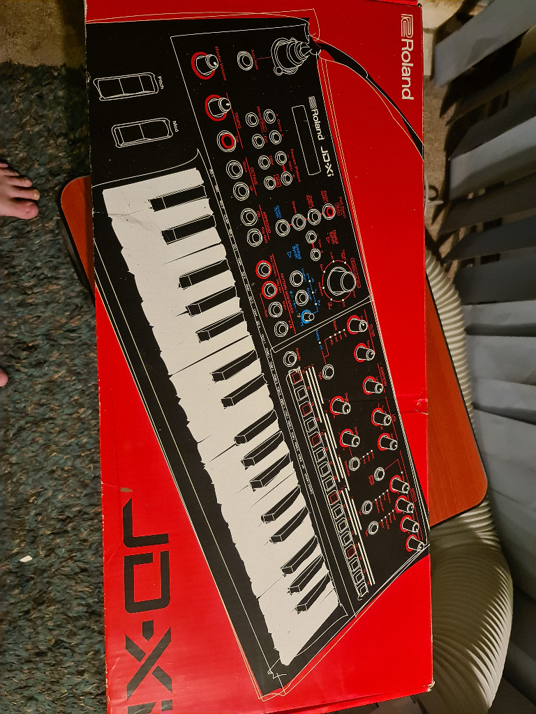 Roland JD-Xi synthesiser and active speakers 