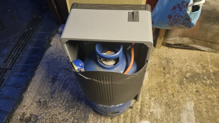 SUPERSER GAS FIRE with  full gas bottle and fittings