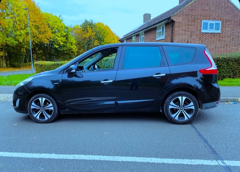 Scenic AUTOMATIC 7seaters family car satnav 