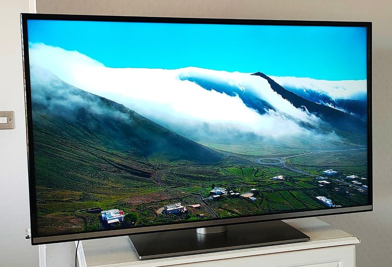 43" PANASONIC SMART FULL HD 1080p SLIM WIFI LED APPS TV RC & STAND GREAT CONDITION -FREE DELIVERY