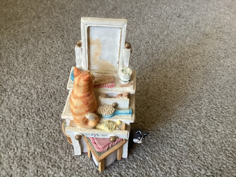 Vintage Lot Of Peter Fagan Colour Box Collectable Cats.Excellent condition.