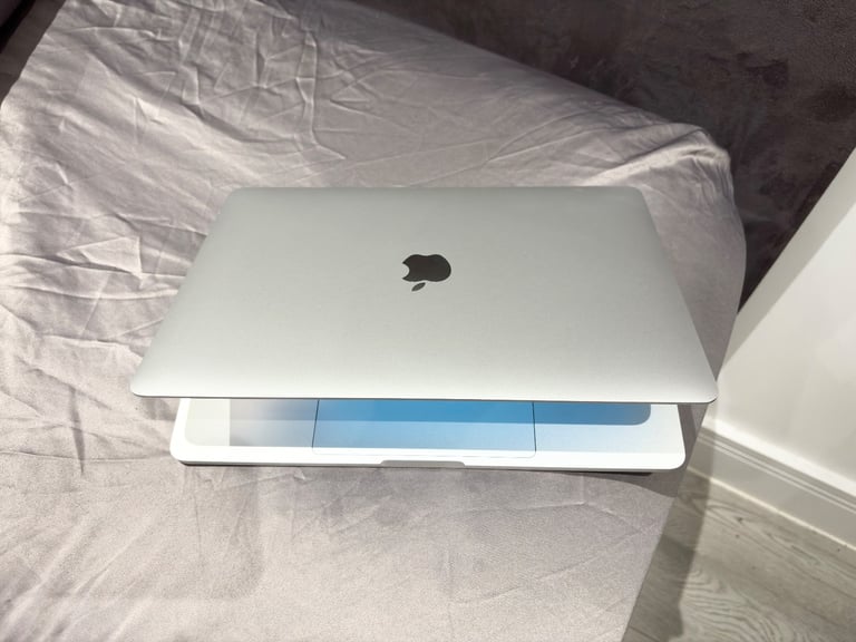 CAN DELIVER, ONLY USED FEW TIMES CYCLE 60, MACBOOK PRO 2020 13 INCH LAPTOP M1 16GB RAM, 256GB SSD 