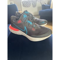 Nike React running trainers size 4
