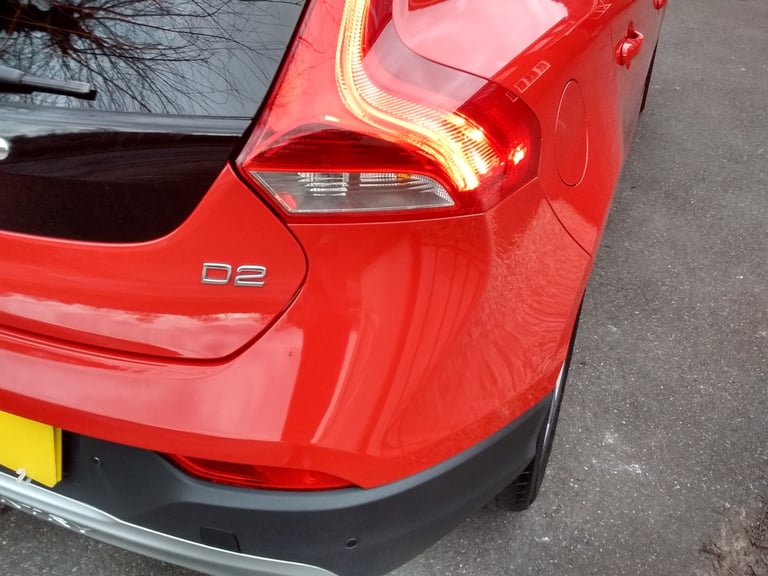 2015 Volvo V40 Cross Country D2 [120] FSH Cross Country Lux 5dr HATCHBACK Diesel Manual