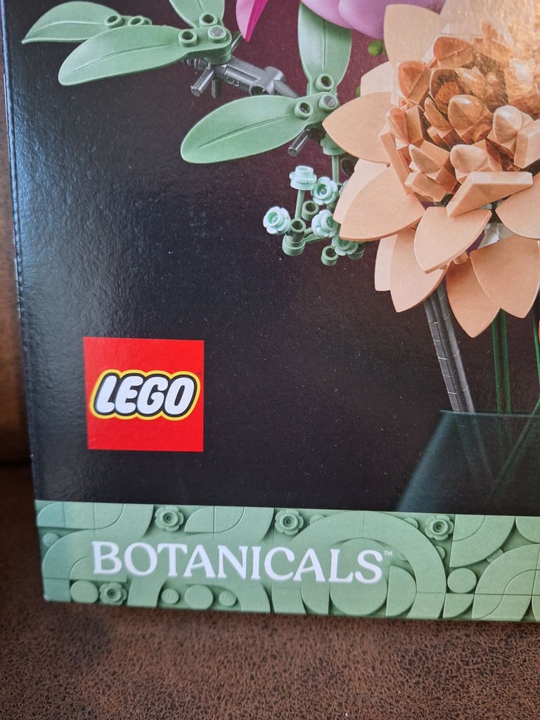 Lego Pretty Pink Flower Bouquet Kit 10342 Botanical Collection 749 pieces NEW