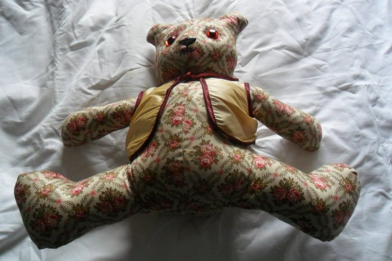 GREAT BEAR HAND STITCHED RED EYES 32 cm high