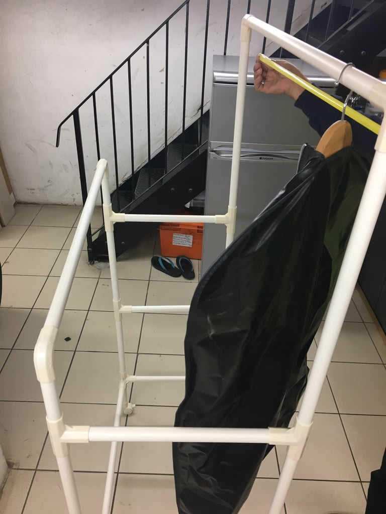 ***£5**** 4ft Clothes Rail Plastic Cover white 