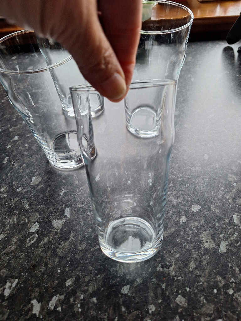 4X 1 pint glasses 