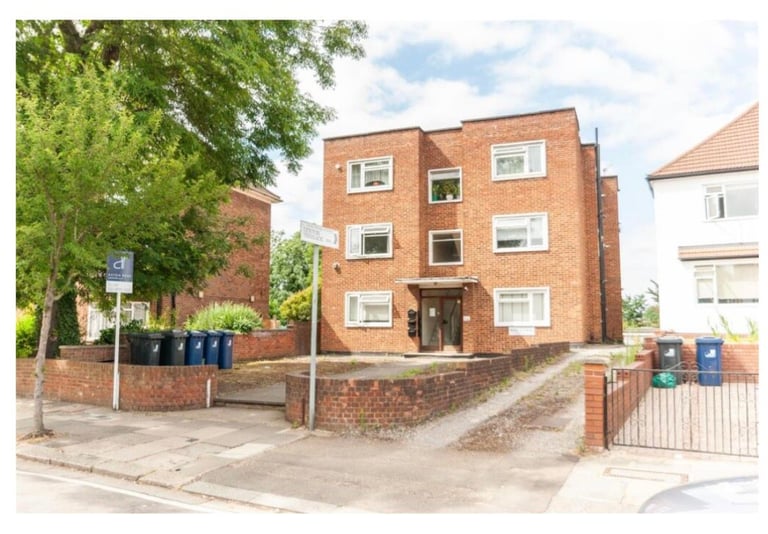 BRIGHT 2 BED FLAT AND GARAGE NEAR TO ACTON MAIN LINE STATION