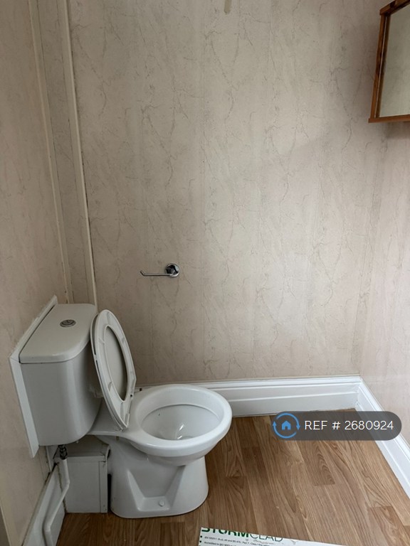 1 bedroom flat in Mutley, Plymouth, PL4 (1 bed) (#2680924)