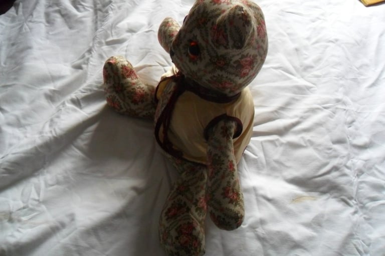GREAT BEAR HAND STITCHED RED EYES 32 cm high