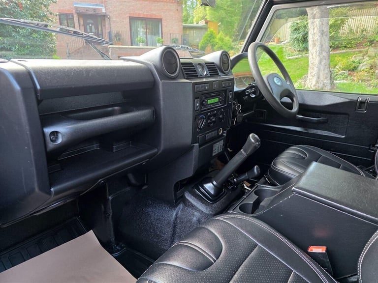 2010 Land Rover Defender 90 2.4 TDCi Hard Top SUV 4WD SWB Euro 4 3dr SUV Diesel Manual