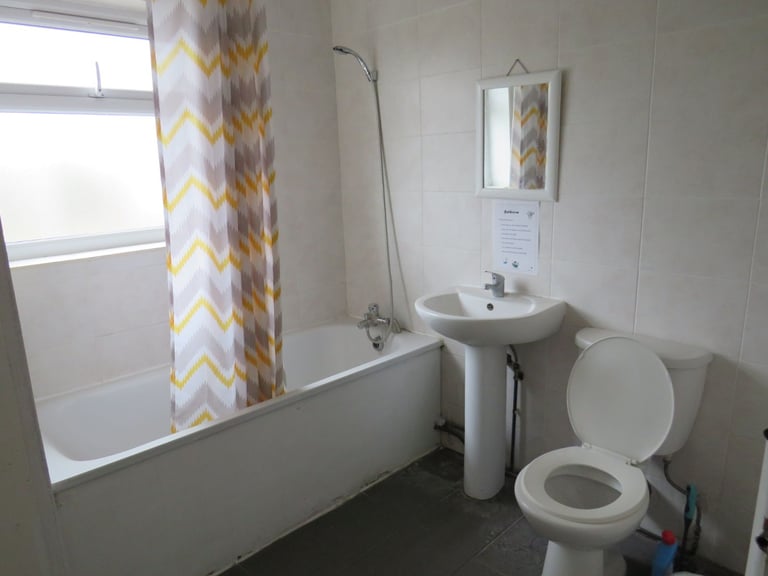 5 bedroom 3 bath house for rent in Southall UB2