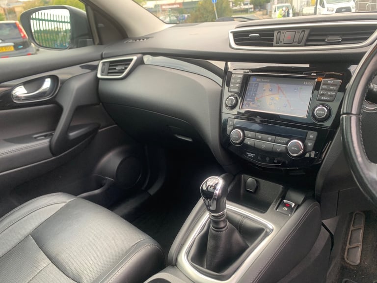 2015 Nissan Qashqai 1.5 dCi Tekna 5dr HATCHBACK Diesel Manual