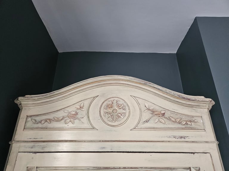 Beautifup French Antique Wardrobe