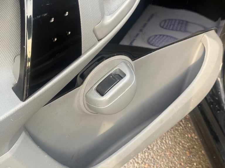 2010 Citroen C1 1.0i VTR+ Hatchback 3dr Petrol Manual Euro 4 (68 ps) Hatchback Petrol Manual - Image 17