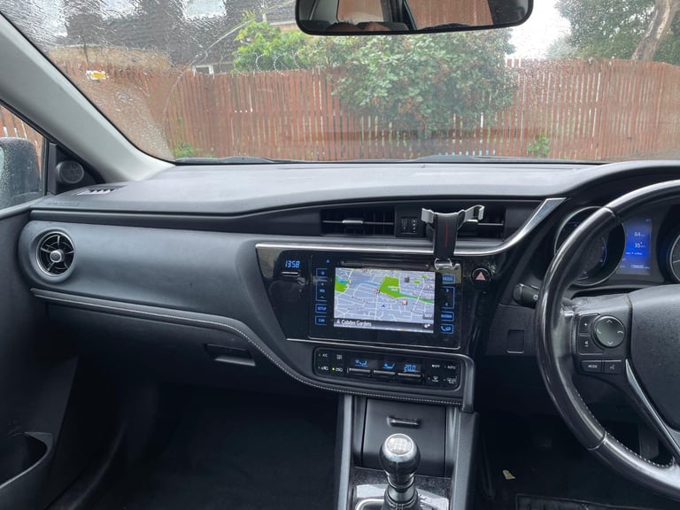 Toyota auris 2015 estate 1.2 petrol Euro 6 ulez compliant