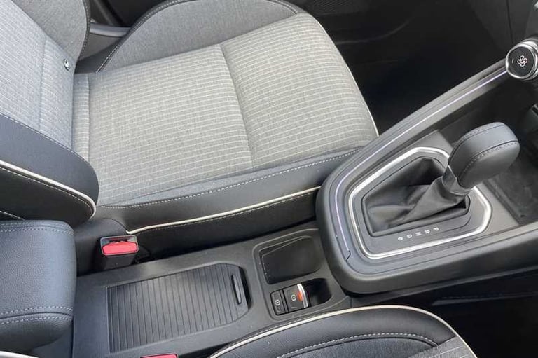 2025 Renault Clio 1.6 E-TECH techno Hatchback 5dr Petrol Hybrid Auto Euro 6 (s/s) (145 ps) Hatchb...