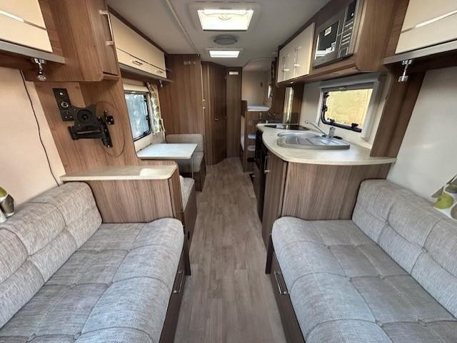 2016 LUNAR VENUS 580 6 BERTH BUNK BEDS CARAVAN