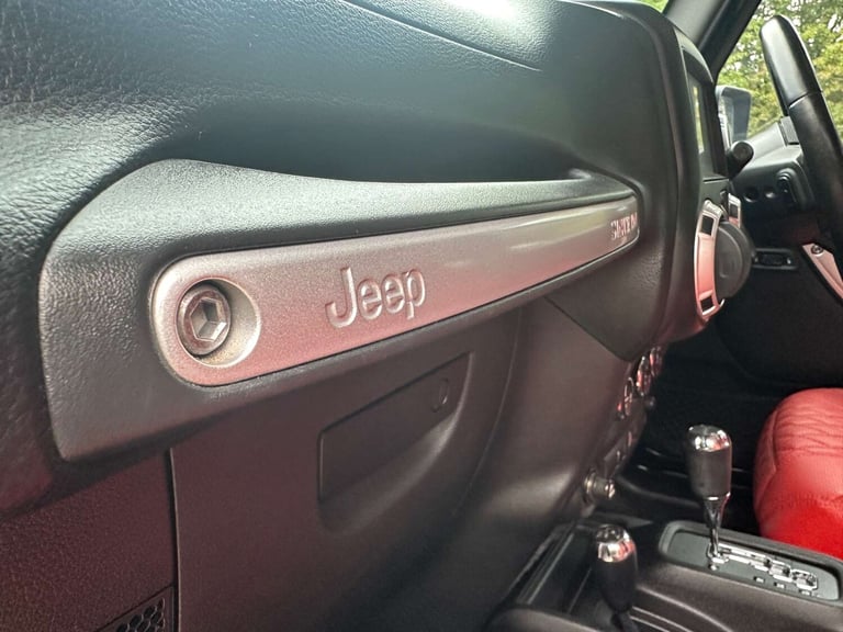 2013 Jeep Wrangler 2.8 Wrangler Sahara Unlimited CRD 197 Auto 4WD 4dr SUV Diesel Automatic