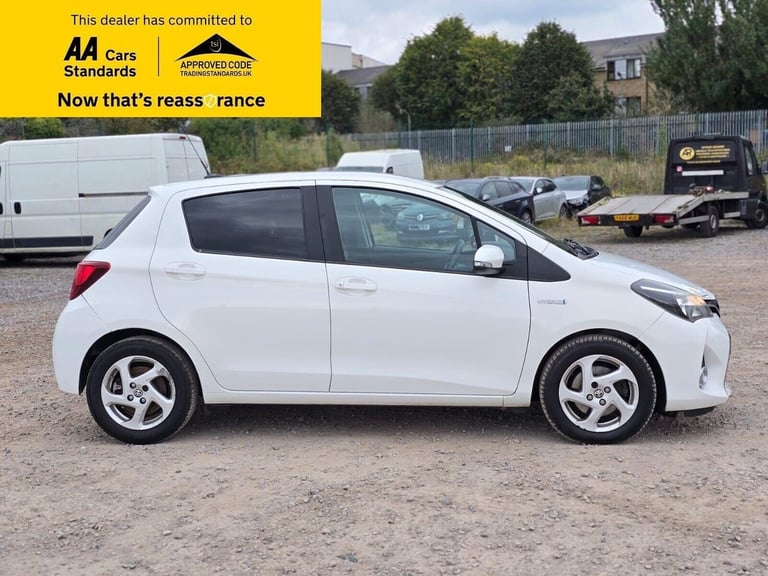 2016 Toyota Yaris 1.5 VVT-h Icon Hatchback 5dr Petrol Hybrid E-CVT Euro 6 (101 ps) Hatchback Hybr...
