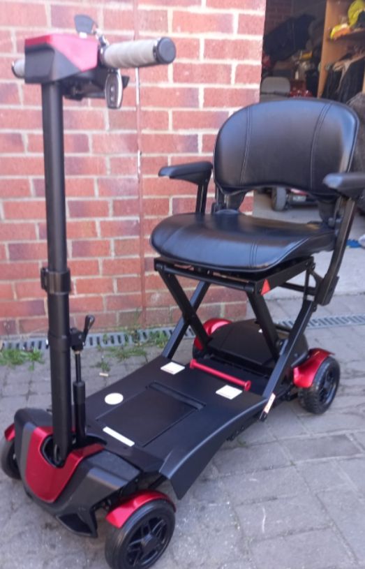 Aurtomatic folding mobility scooter 