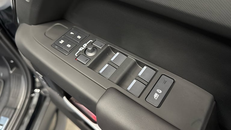 2025 Land Rover Defender 3.0 D350 X-Dynamic HSE 110 5dr Auto ESTATE DIESEL Automatic