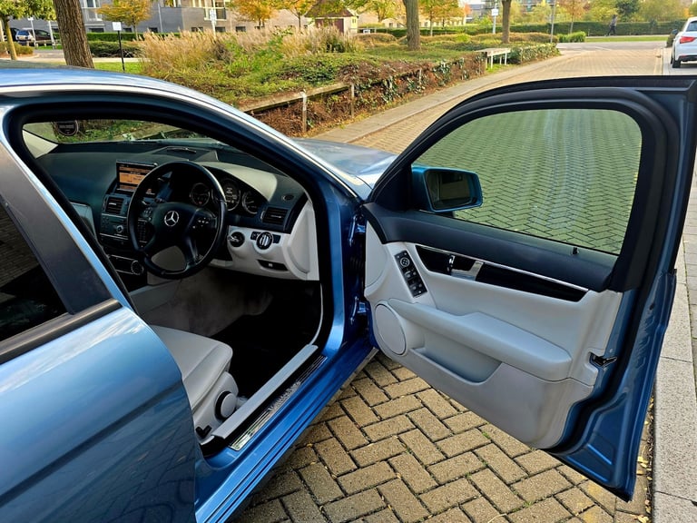 2010 Mercedes-Benz C Class C180 CGI BlueEFFICIENCY Executive LEATHER 90DAYS WARRANTY AUTO SALOON ...