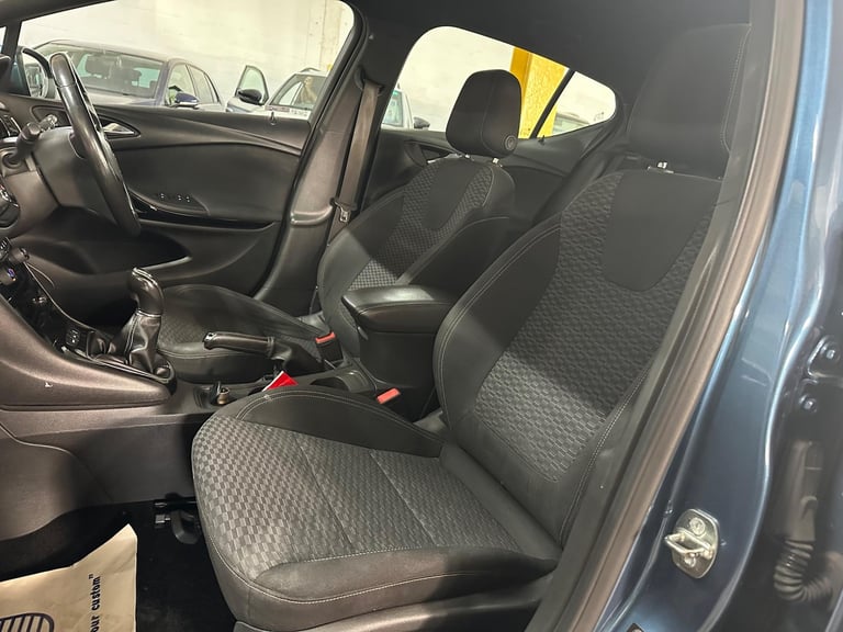 2017 Vauxhall Astra 1.4i Turbo SRi Nav Euro 6 5dr HATCHBACK Petrol Manual