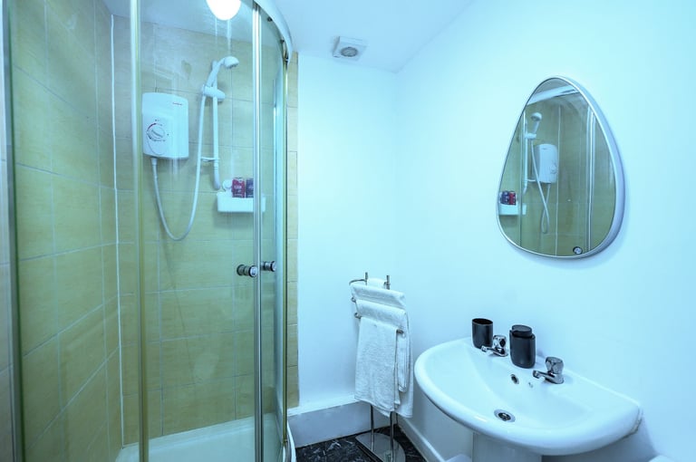Short Term Rental Stay in Liverpool 1BR-F6