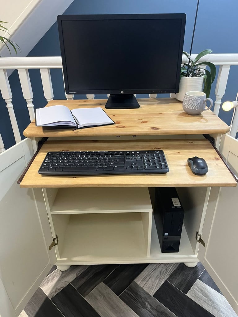 Computer Workstation/Storage/Desk - Pine: