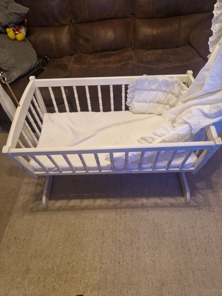image for Swinging crib