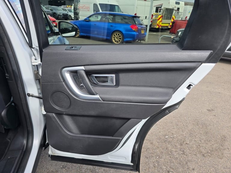 2018 Land Rover Discovery Sport 2.0 TD4 Landmark SUV 5dr Diesel Auto 4WD Euro 6 (s/s) (180 ps) ES...