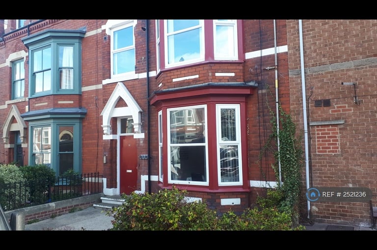 image for 2 bedroom flat in Diamond Street, Saltburn-By-The-Sea, TS12 (2 bed) (#2521236)