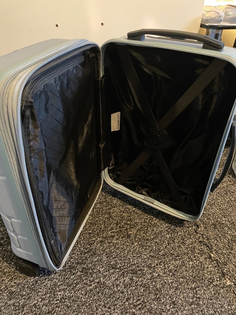 IT Textured Hardcase Luggage Trolley Bag 