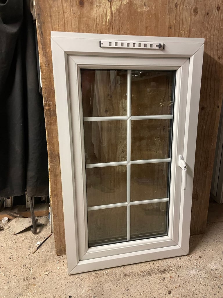 H 109 x W 65 cm - BEAUTIFUL GEORGIAN UPVC DOUBLE GLAZED WINDOW - CLEAR GLASS (REF: SJ466) 
