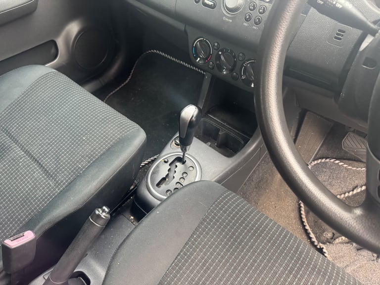 Suzuki swift 1.3 automatic 2006 silver BREAKING FOR PARTS 
