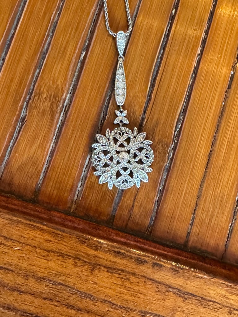 Camrose & Kross JBK Jackie Kennedy Snowflake Winter Crystal Necklace like new