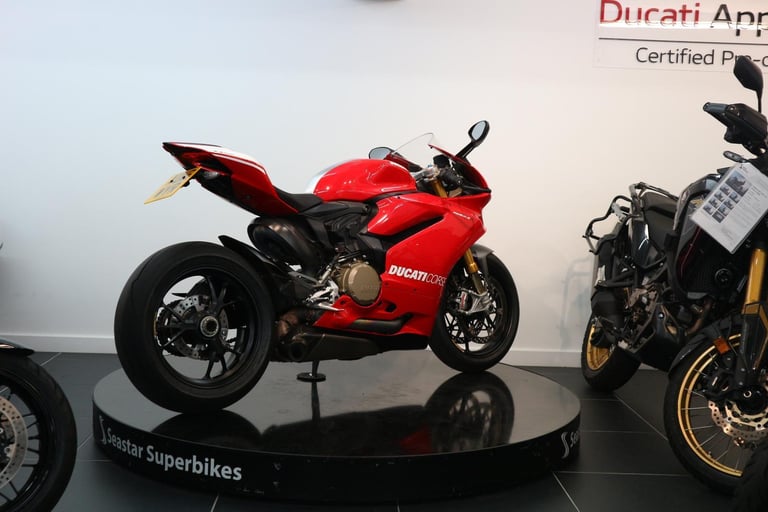 DUCATI PANIGALE R - 3900 MILES - 2016