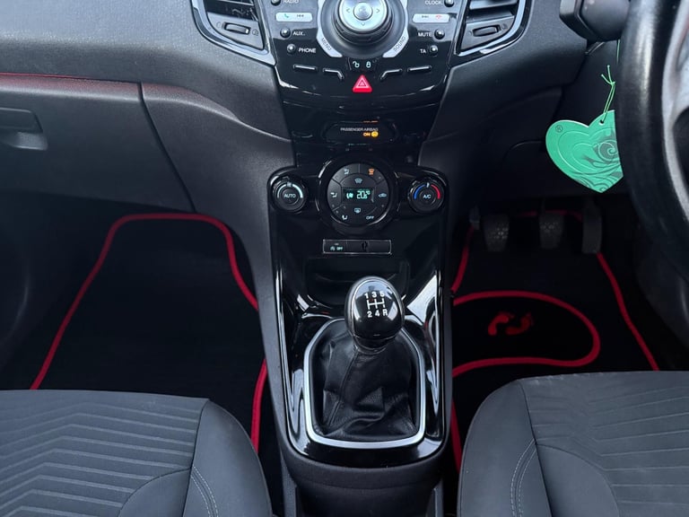 2013 Ford Fiesta 1.0T EcoBoost Titanium Euro 5 (s/s) 3dr HATCHBACK Petrol Manual