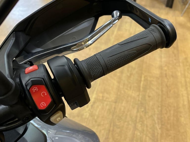 2025 Triumph Tiger 900 GT PREMIUM TWIN COLOUR Petrol black 6 Speed