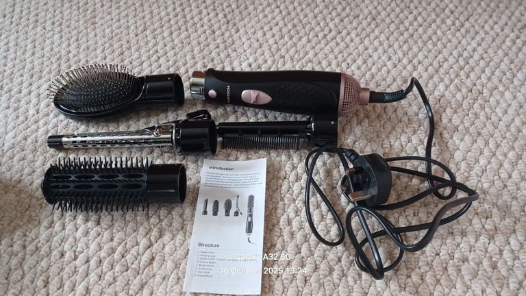 4-1 Hair dryer, styling brush