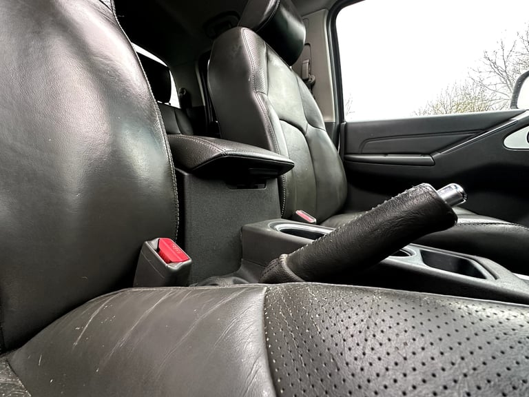 2013 Nissan Navara 3.0 dCi V6 Outlaw 4WD Diesel 4-Door Diesel