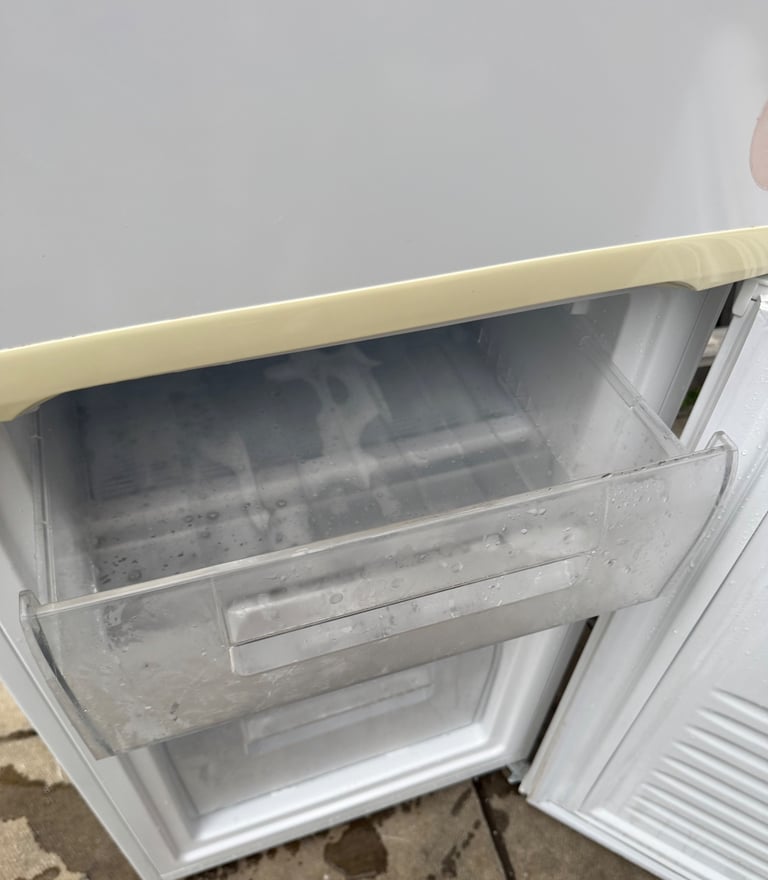 Hoover LED Fridge Freezer For Sale/ FREE DELIVERY