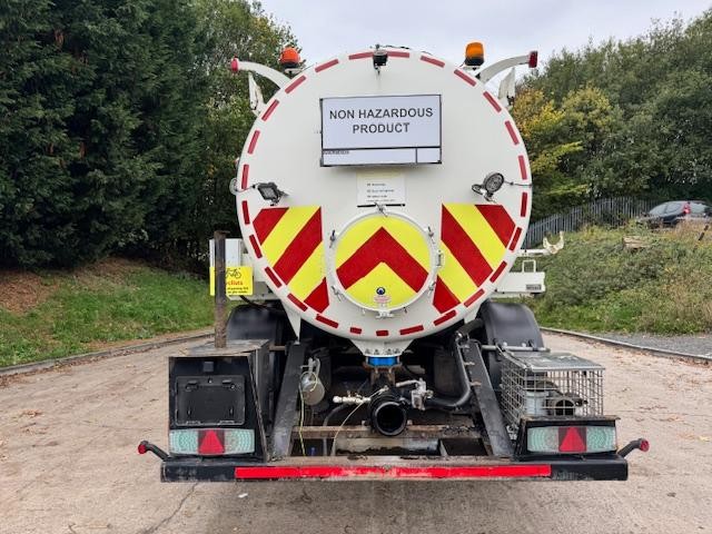 2016 WHALE STAINLESS STEEL TRI AXLE 30,000LTR VACUUM TANK TRAILER