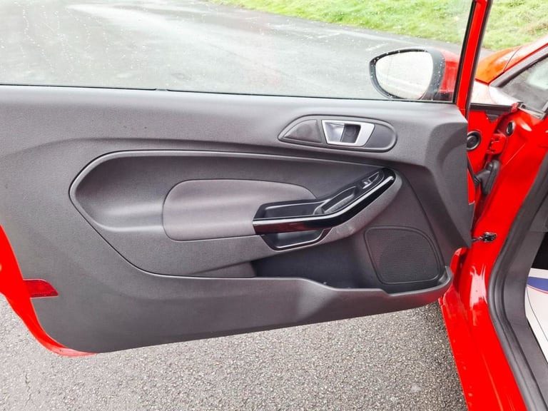 2013 Ford Fiesta 1.6 Zetec 3dr Powershift HATCHBACK PETROL Automatic