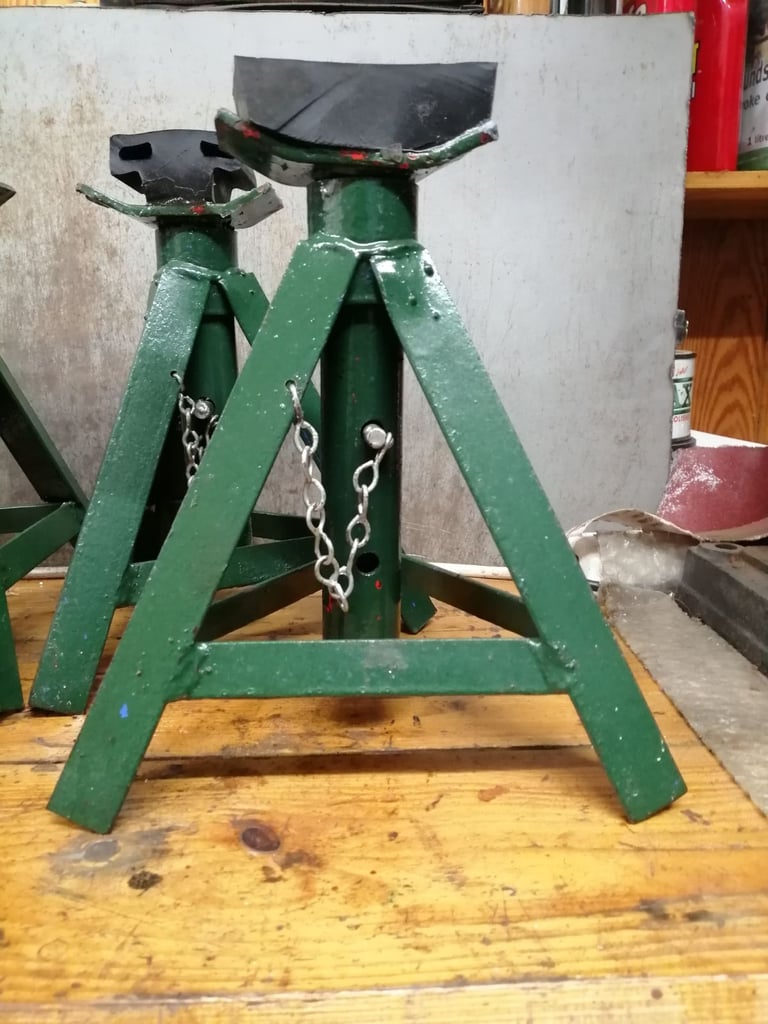 4 Axle stands 